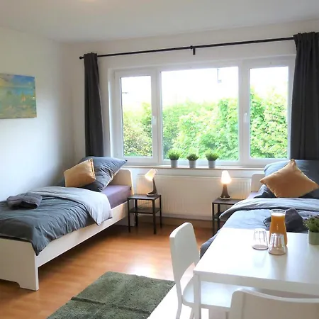 Helles Mit Balkon Fuer 5 Personen שוורטה